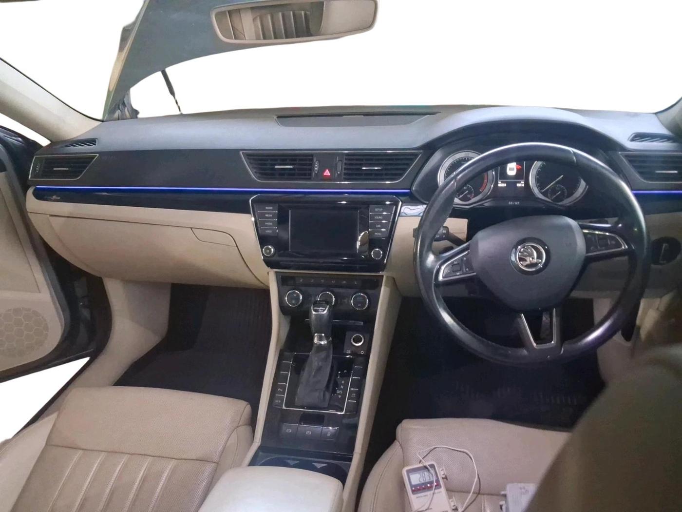 2016 Skoda Superb L&K 1.8 TSI AT, Petrol, Automatic, 65,500 km, interior