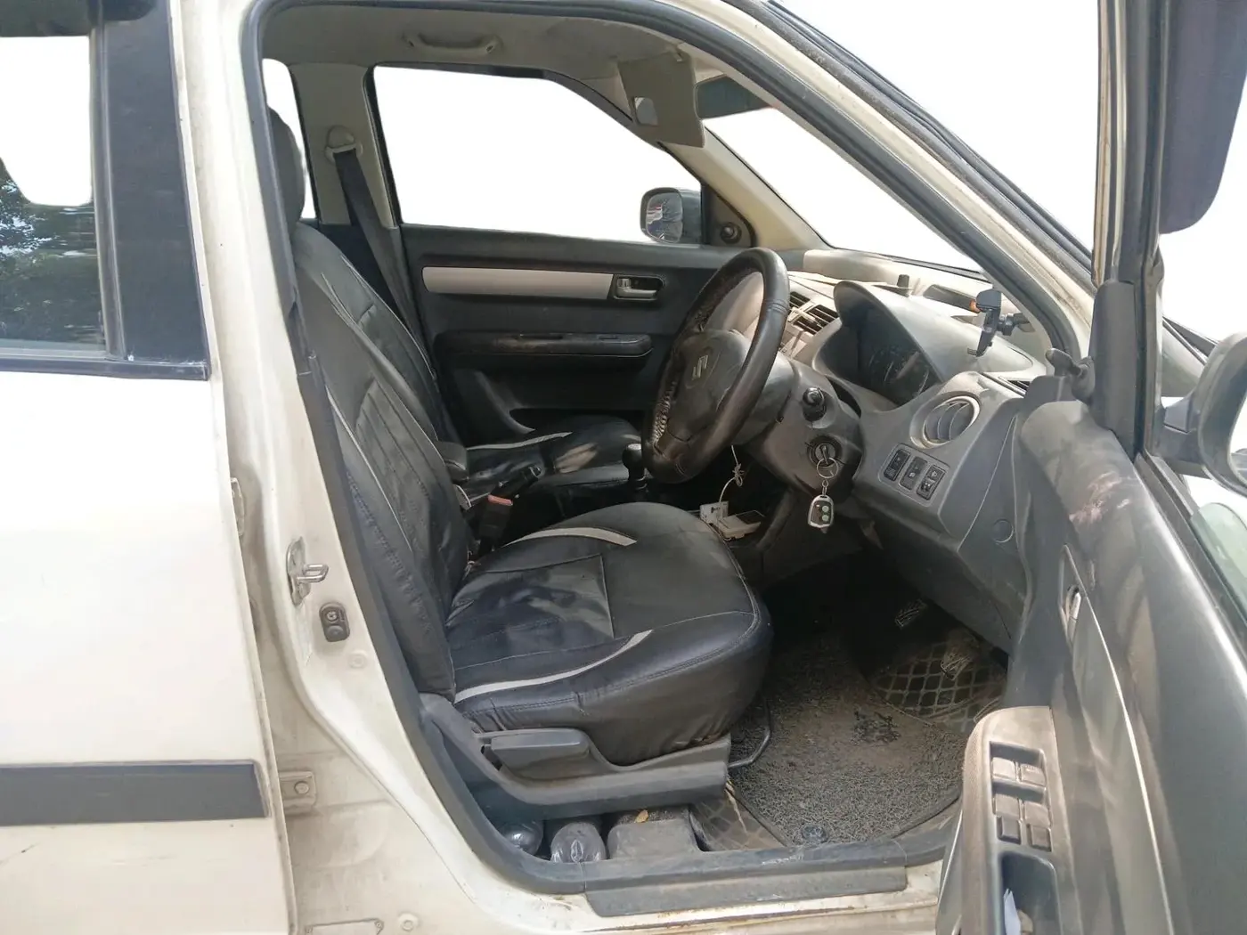 2011 Maruti Swift VXI, Petrol, Manual, 77,372 km, interior