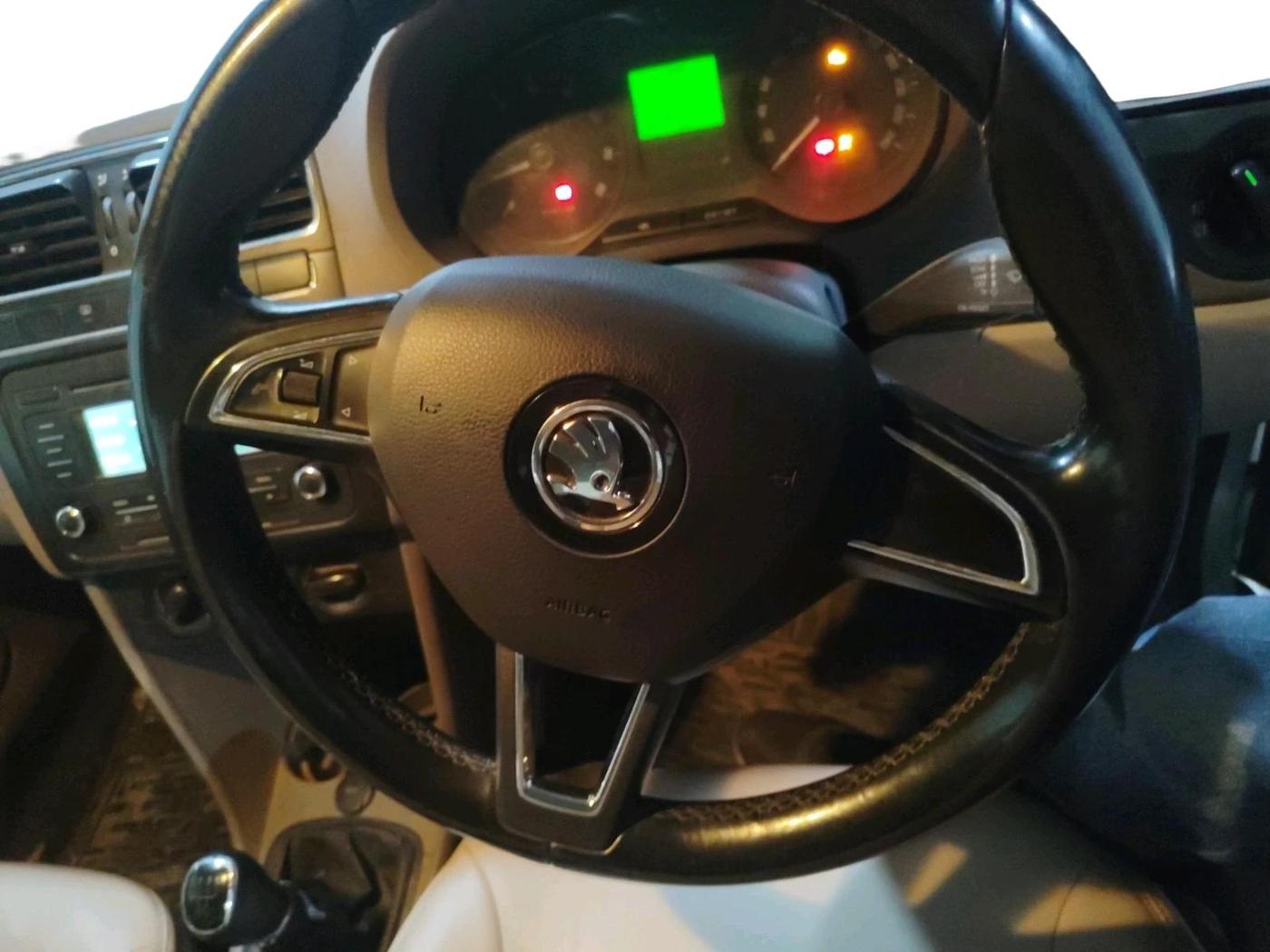 2014 Skoda Rapid AMBITION 1.6 MPI MT PLUS, Petrol, Manual, 1,03,354 km, interior