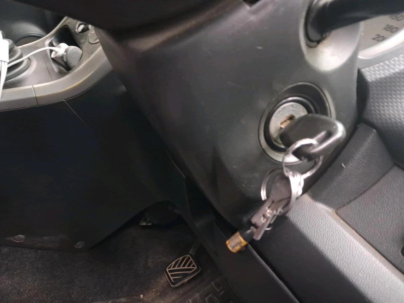 2012 Maruti Ritz VXI, CNG, Manual, 2,27,081 km, interior
