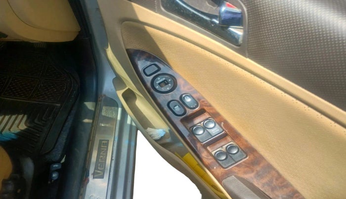 2011 Hyundai Verna FLUIDIC 1.6 VTVT SX OPT, Petrol, Manual, 86,066 km, interior