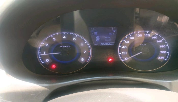 2011 Hyundai Verna FLUIDIC 1.6 VTVT SX OPT, Petrol, Manual, 86,066 km, interior