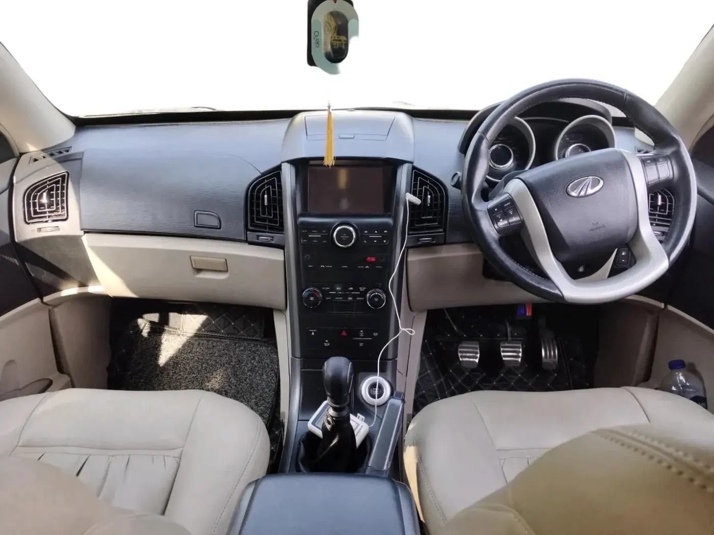 2016 Mahindra XUV500 W10 1.99, Diesel, Manual, 39,584 km, interior
