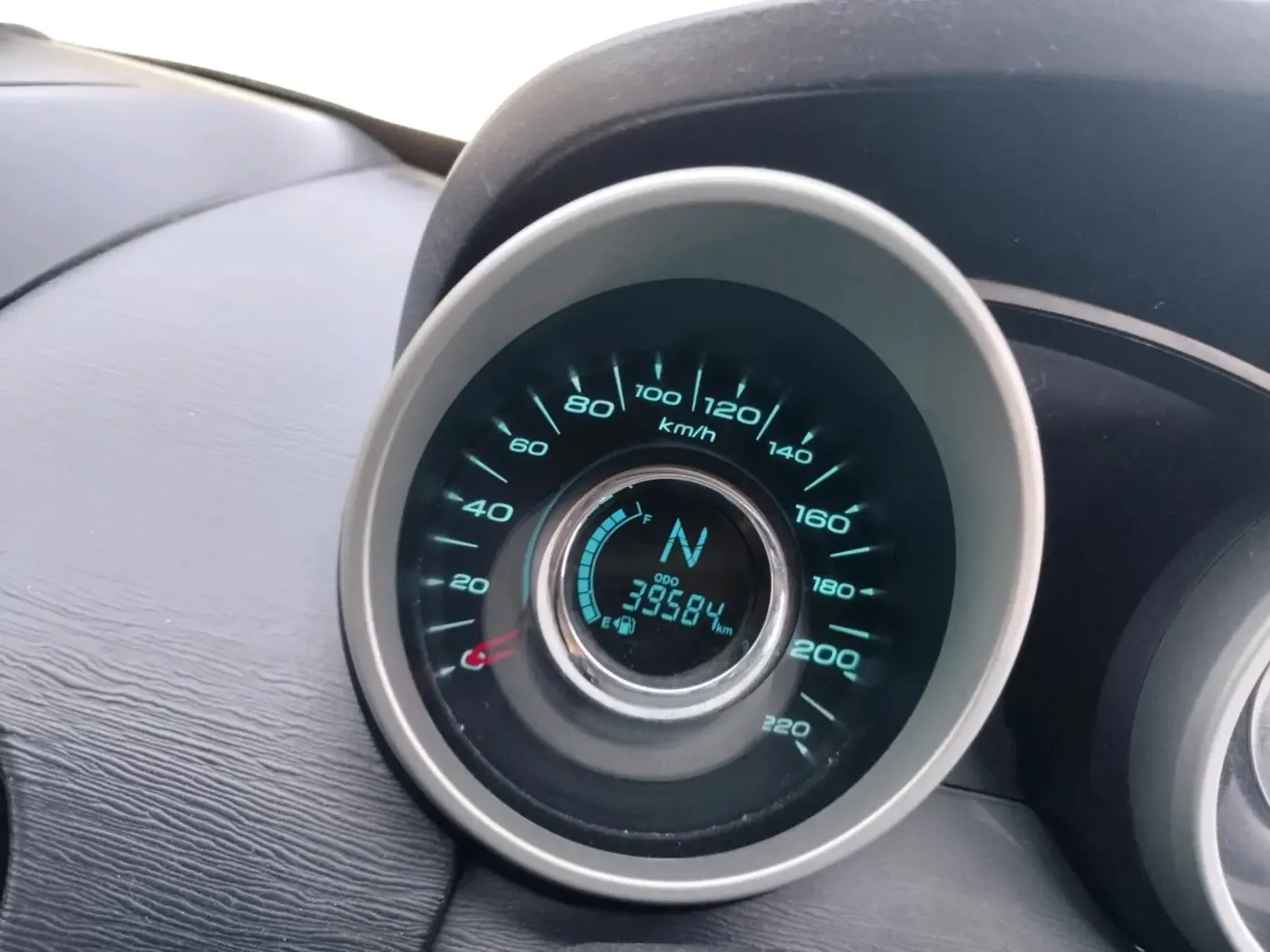 2016 Mahindra XUV500 W10 1.99, Diesel, Manual, 39,584 km, interior