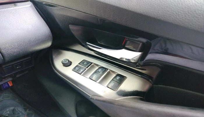 2016 Toyota Innova Crysta 2.4 VX 8 STR, Diesel, Manual, 1,73,589 km, interior