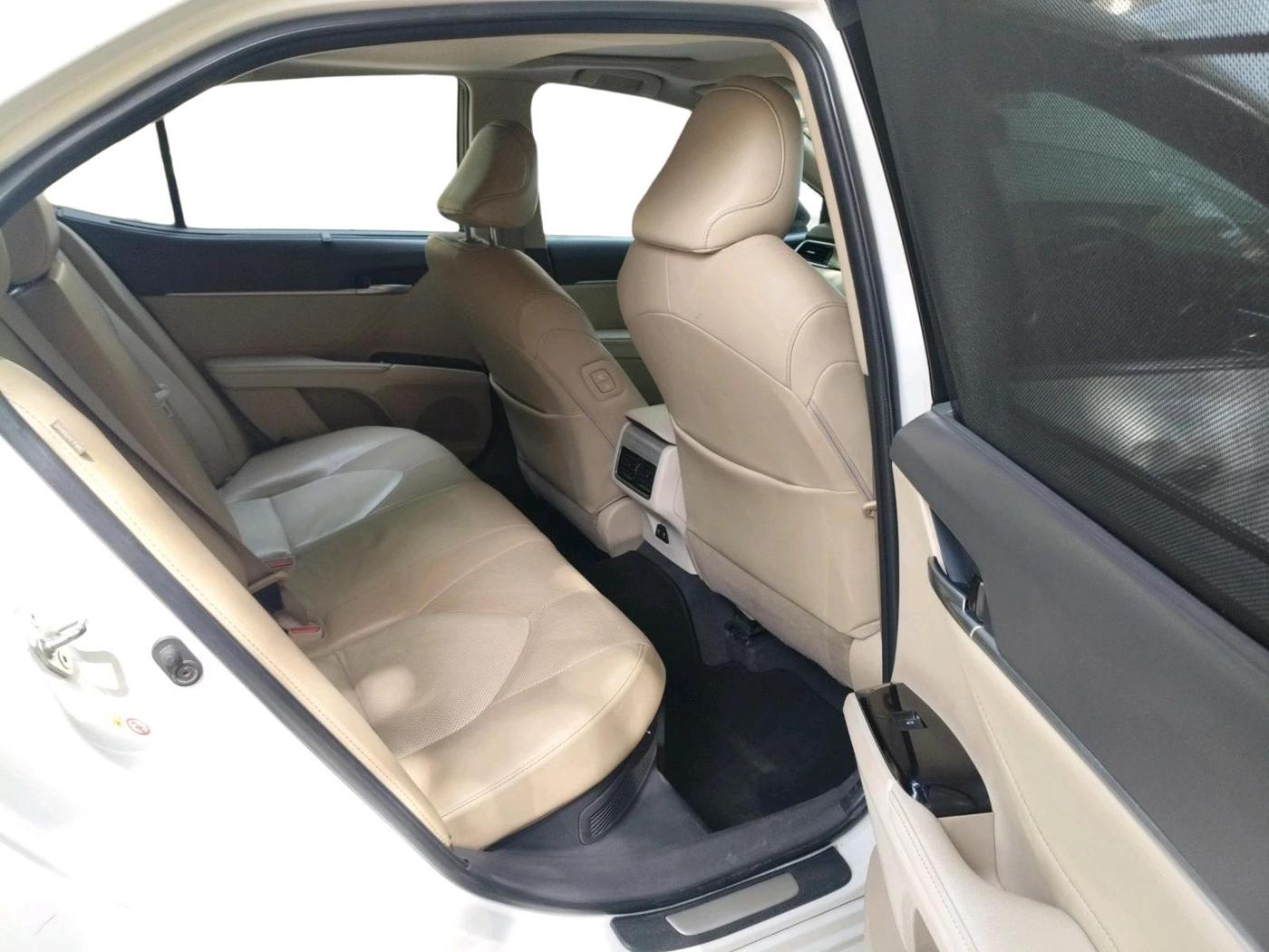 2020 Toyota Camry HYBRID, Hybrid, Automatic, 87,702 km, interior
