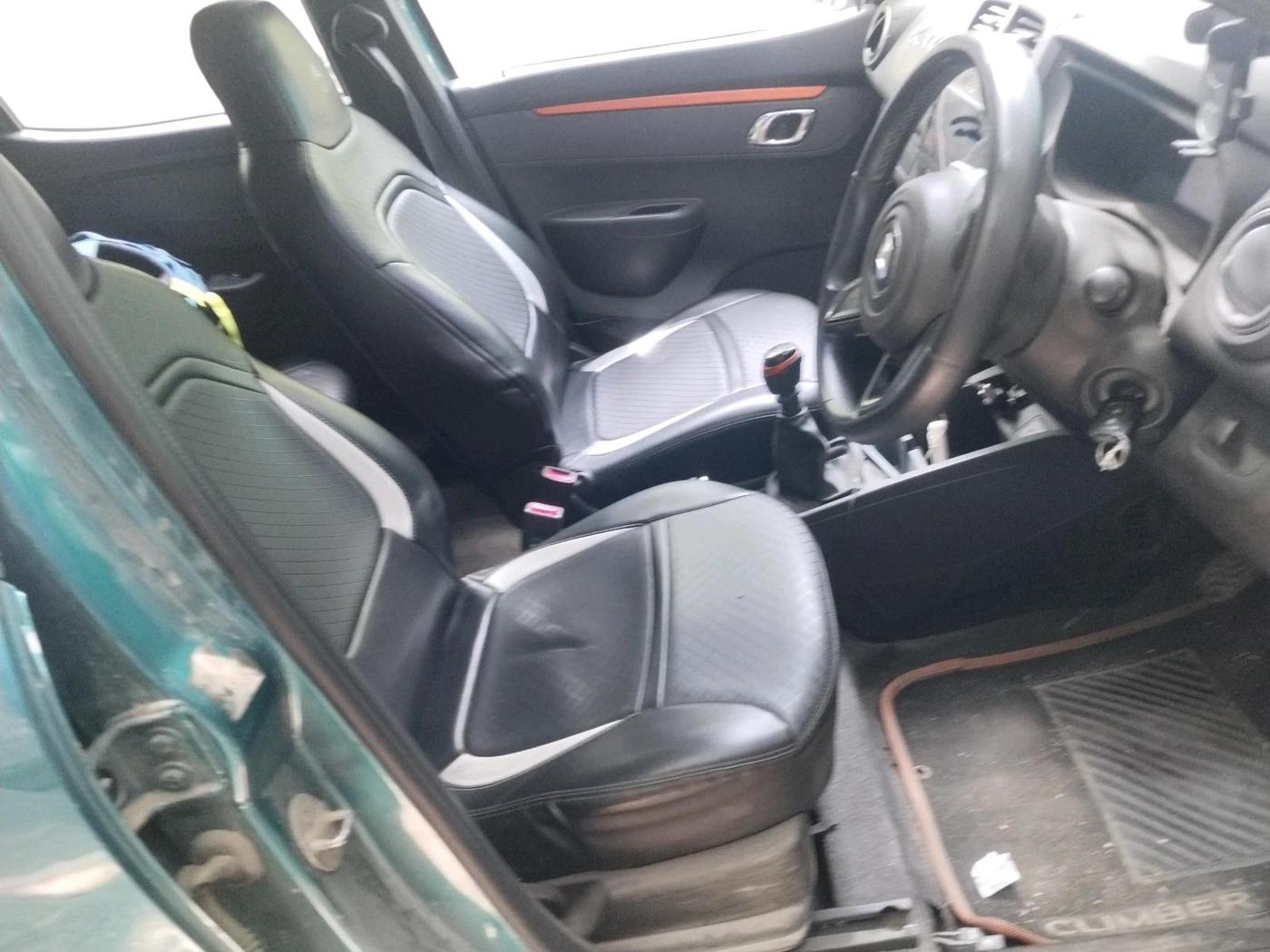 2019 Renault Kwid CLIMBER 1.0 (O), Petrol, Manual, 59,399 km, interior