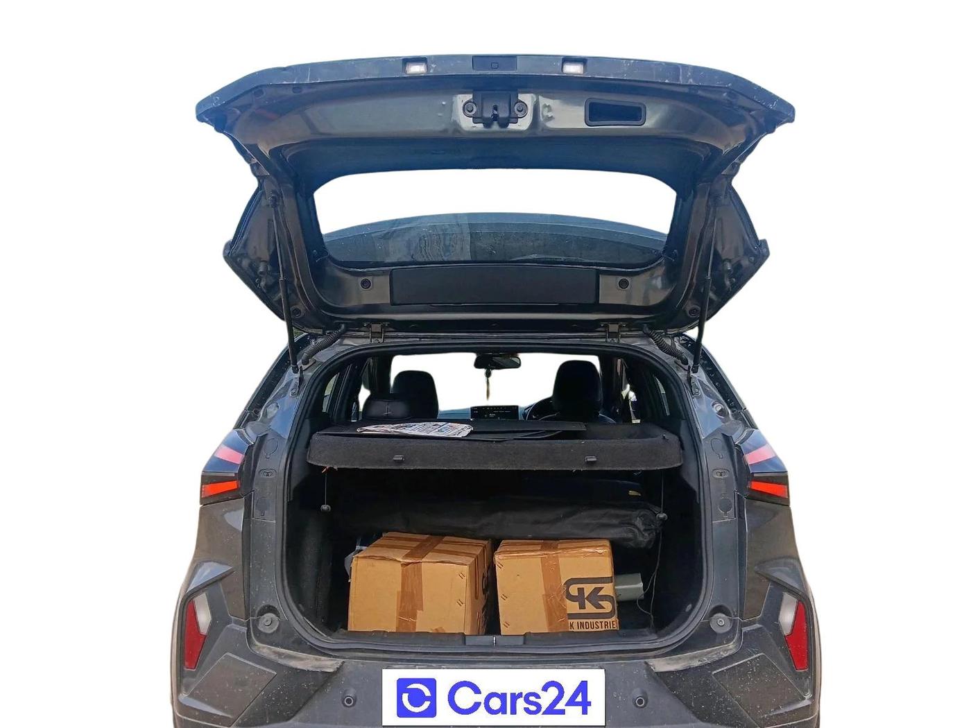 2024 Tata NEXON FEARLESS + SUNROOF DCA DUAL TONE 1.2 PETROL, Petrol, Automatic, 91,193 km, exterior