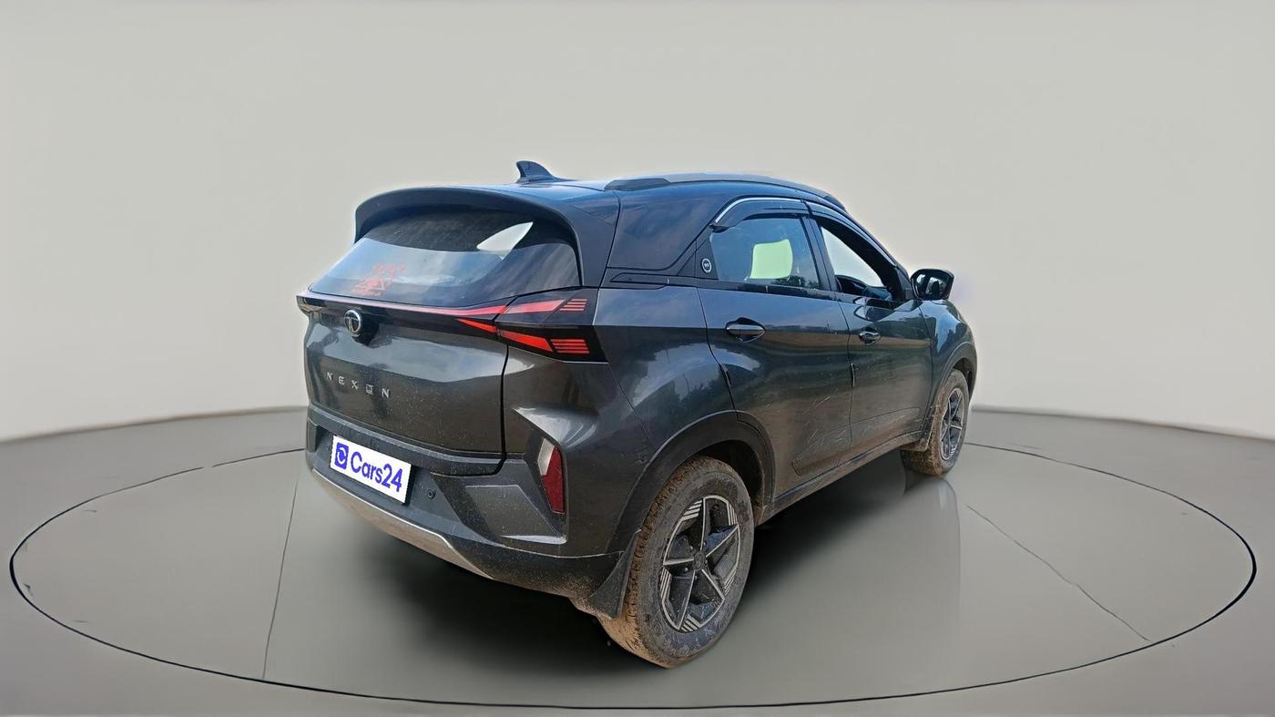 2024 Tata NEXON FEARLESS + SUNROOF DCA DUAL TONE 1.2 PETROL, Petrol, Automatic, 91,193 km, exterior