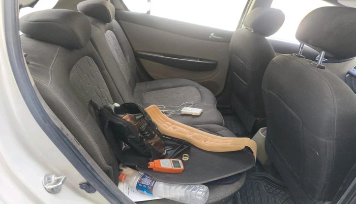 2012 Hyundai i20 SPORTZ 1.2, CNG, Manual, 1,23,883 km, interior