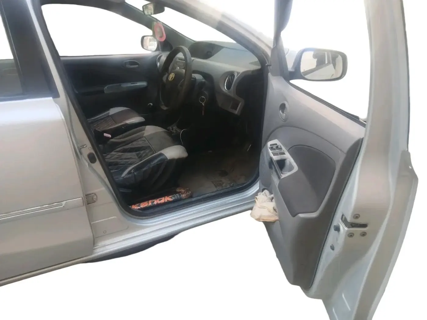 2011 Toyota Etios V, Petrol, Manual, 1,98,775 km, interior