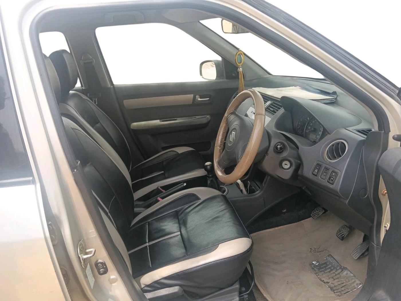 2011 Maruti Swift VXI, CNG, Manual, 1,17,856 km, interior