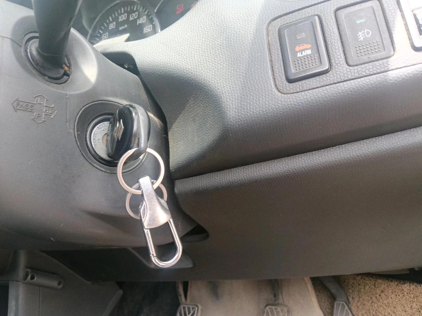 2011 Maruti Swift VXI, CNG, Manual, 1,17,856 km, interior