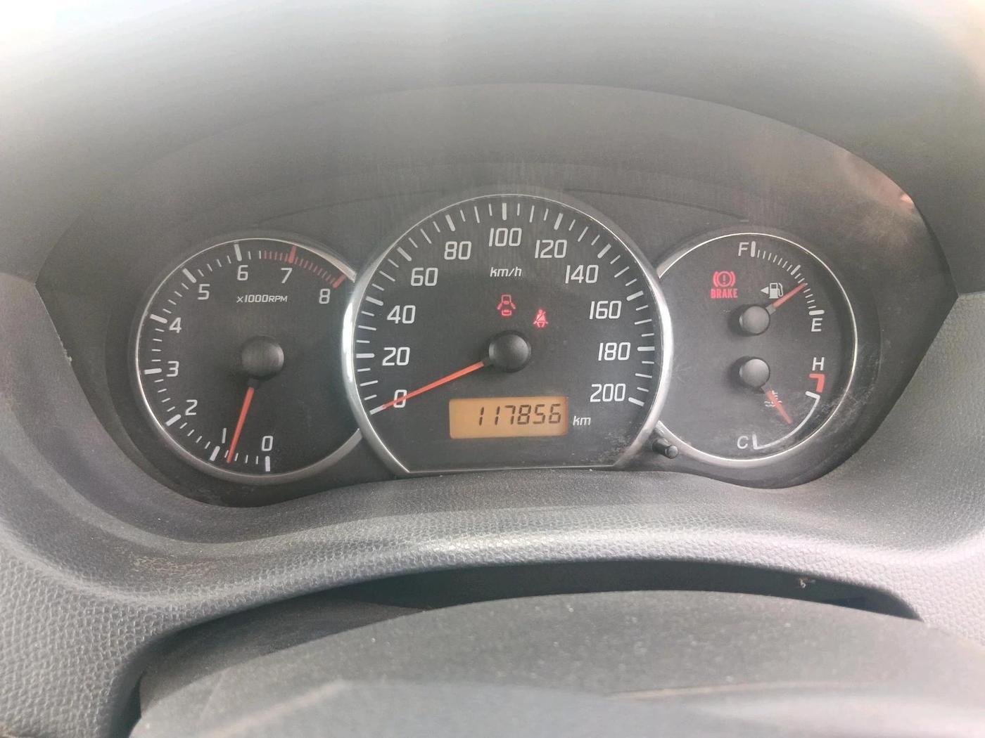 2011 Maruti Swift VXI, CNG, Manual, 1,17,856 km, interior