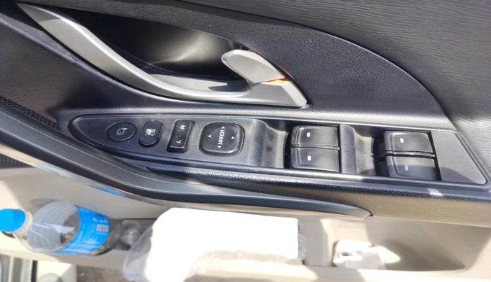 2016 Mahindra XUV500 W6, Diesel, Manual, 1,09,185 km, interior