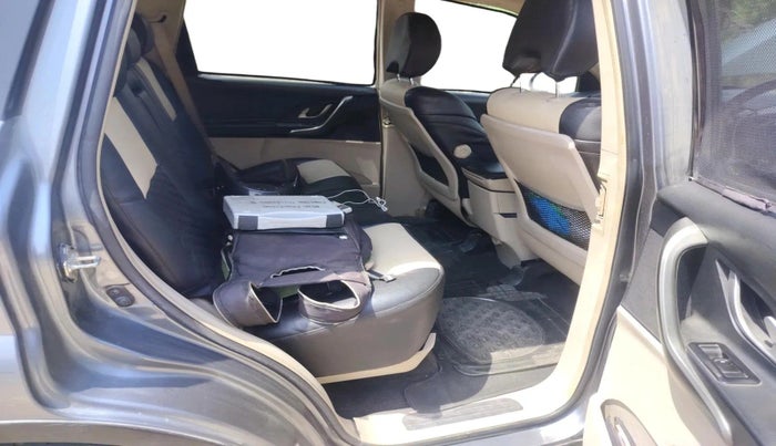 2016 Mahindra XUV500 W6, Diesel, Manual, 1,09,185 km, interior