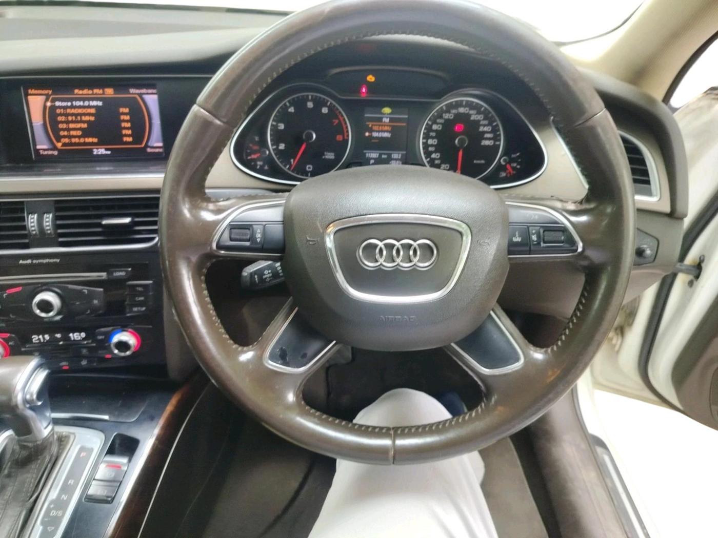 2012 Audi A4 1.8 TFSI, Petrol, Automatic, 1,13,019 km, interior