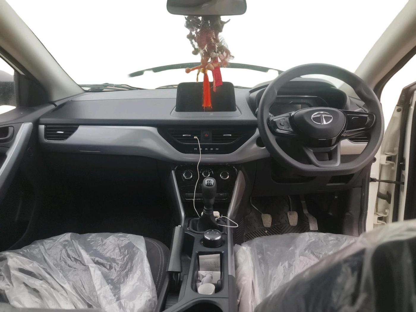 2023 Tata NEXON XM PLUS SUNROOF PETROL, Petrol, Manual, 3,947 km, interior