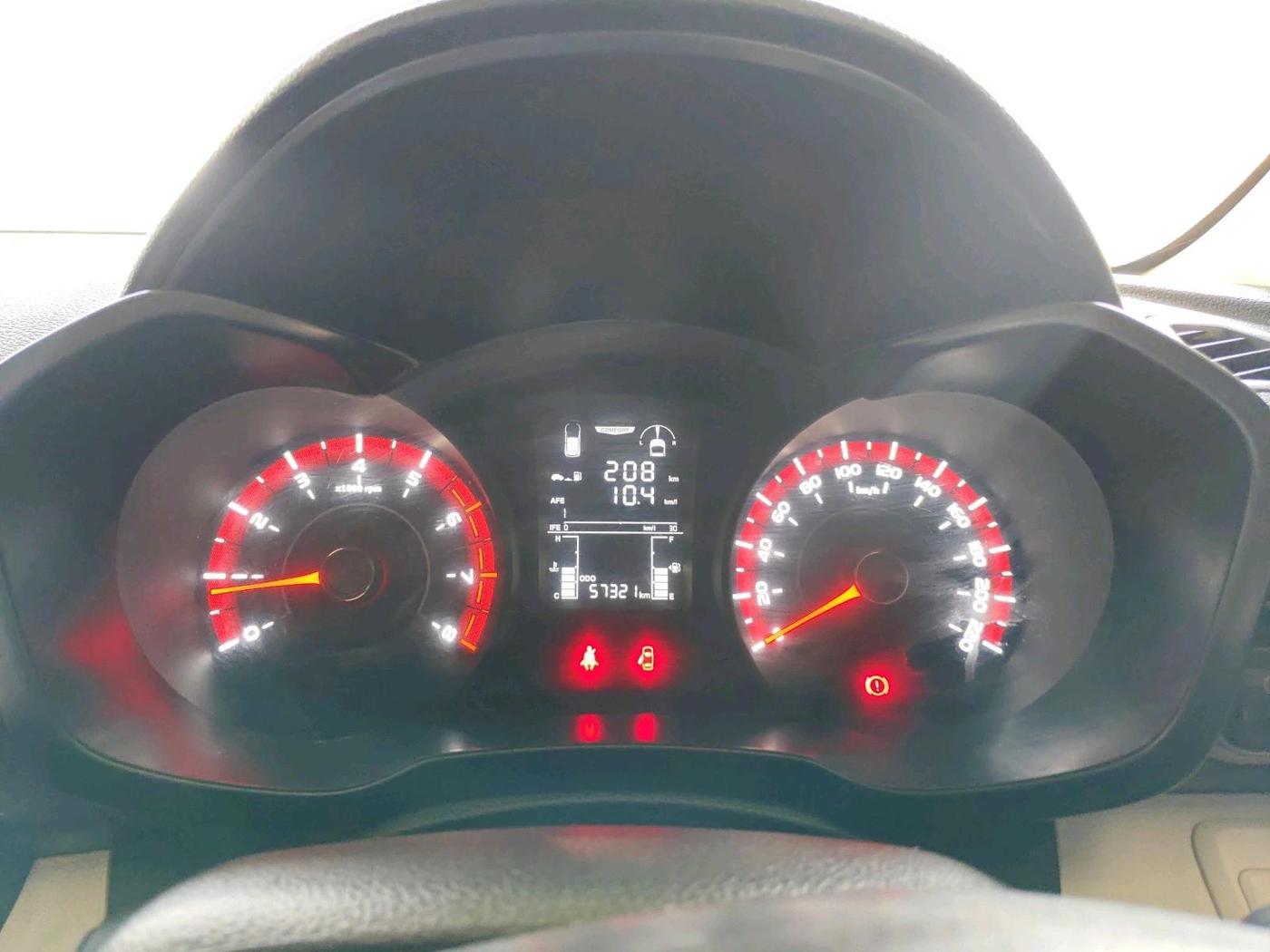 2024 Mahindra XUV 3XO MX3 Pro 1.2 L TCMPFi, CNG, Manual, 57,321 km, interior