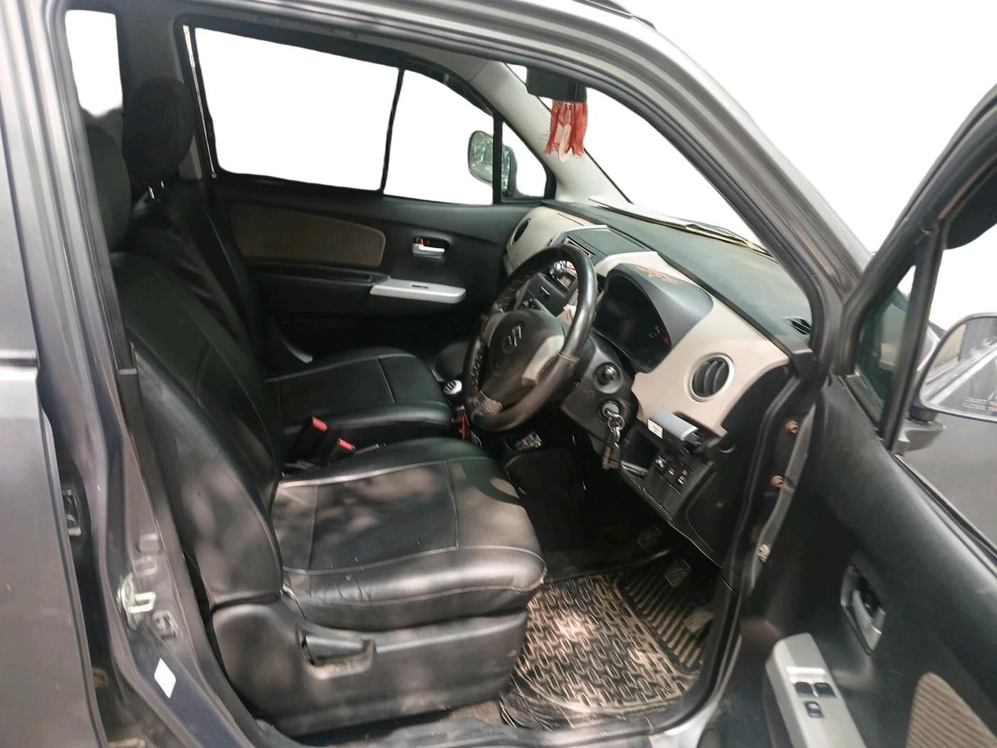 2013 Maruti Wagon R 1.0 LXI, CNG, Manual, 30,175 km, interior