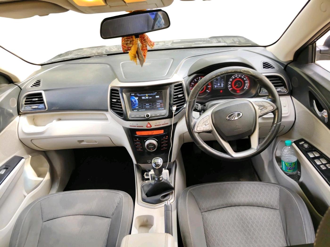 2020 Mahindra XUV300 W8 1.2 PETROL, Petrol, Manual, 93,940 km, interior