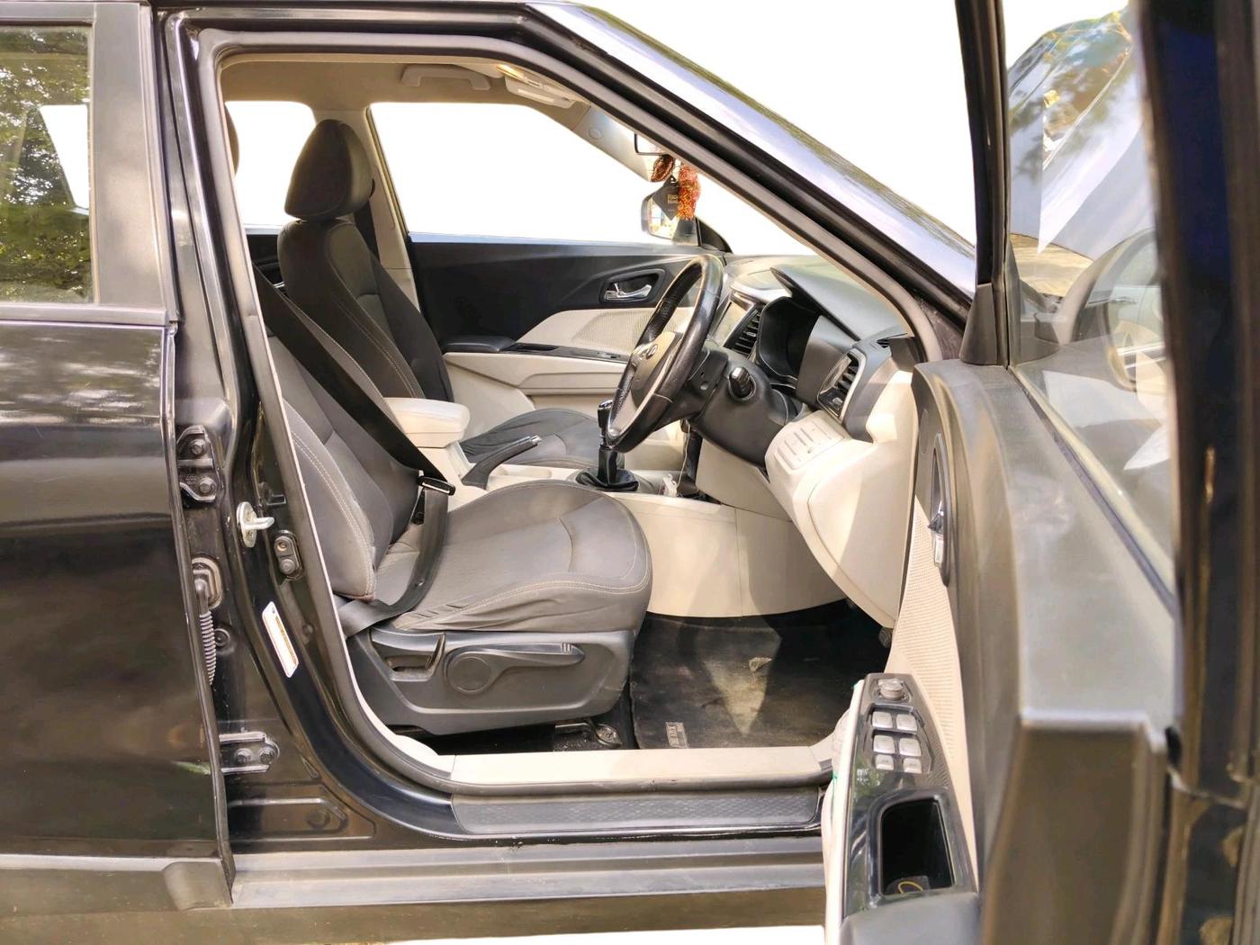 2020 Mahindra XUV300 W8 1.2 PETROL, Petrol, Manual, 93,940 km, interior