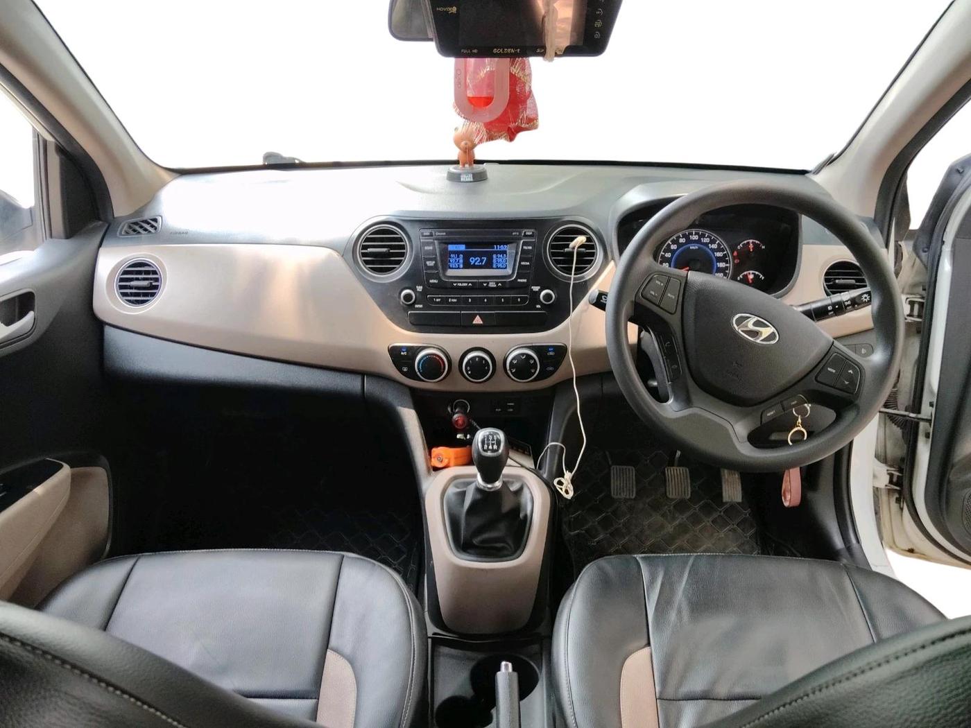 2016 Hyundai Grand i10 SPORTZ 1.2 KAPPA VTVT, Petrol, Manual, 33,117 km, interior