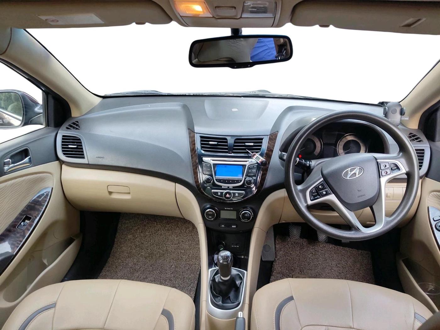 2011 Hyundai Verna FLUIDIC 1.6 VTVT SX, Petrol, Manual, 1,31,061 km, interior
