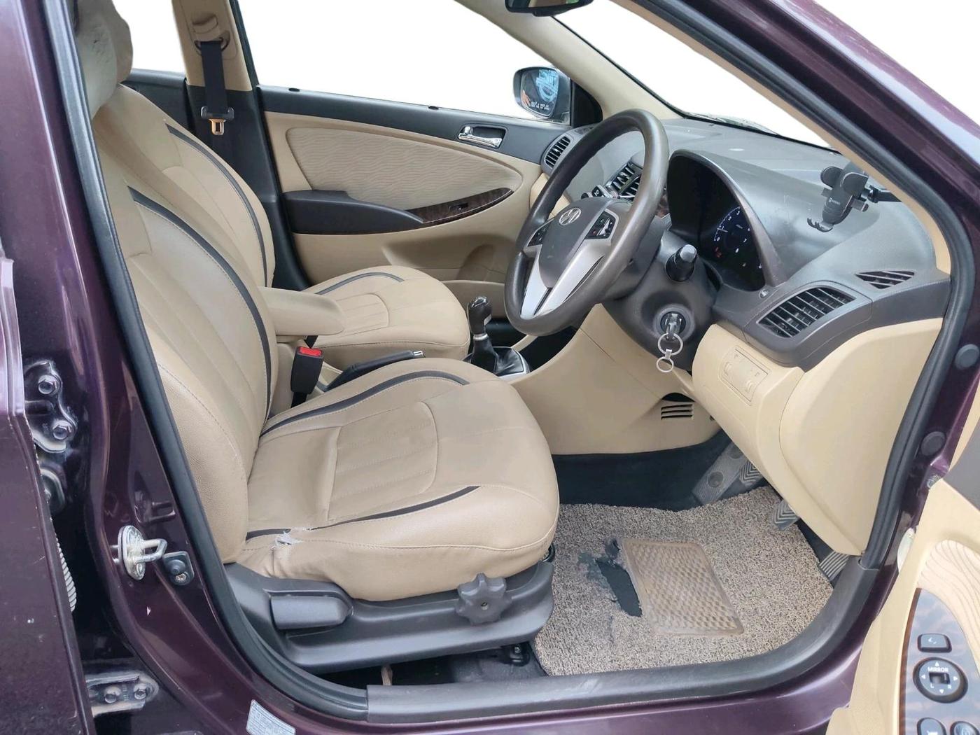2011 Hyundai Verna FLUIDIC 1.6 VTVT SX, Petrol, Manual, 1,31,061 km, interior
