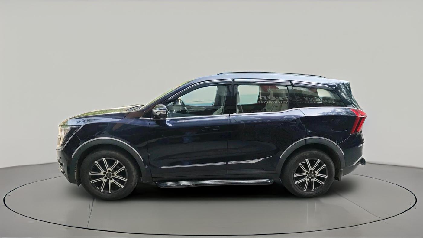 2022 Mahindra XUV700 AX 7 P AT 7 STR, Petrol, Automatic, 30,364 km, exterior
