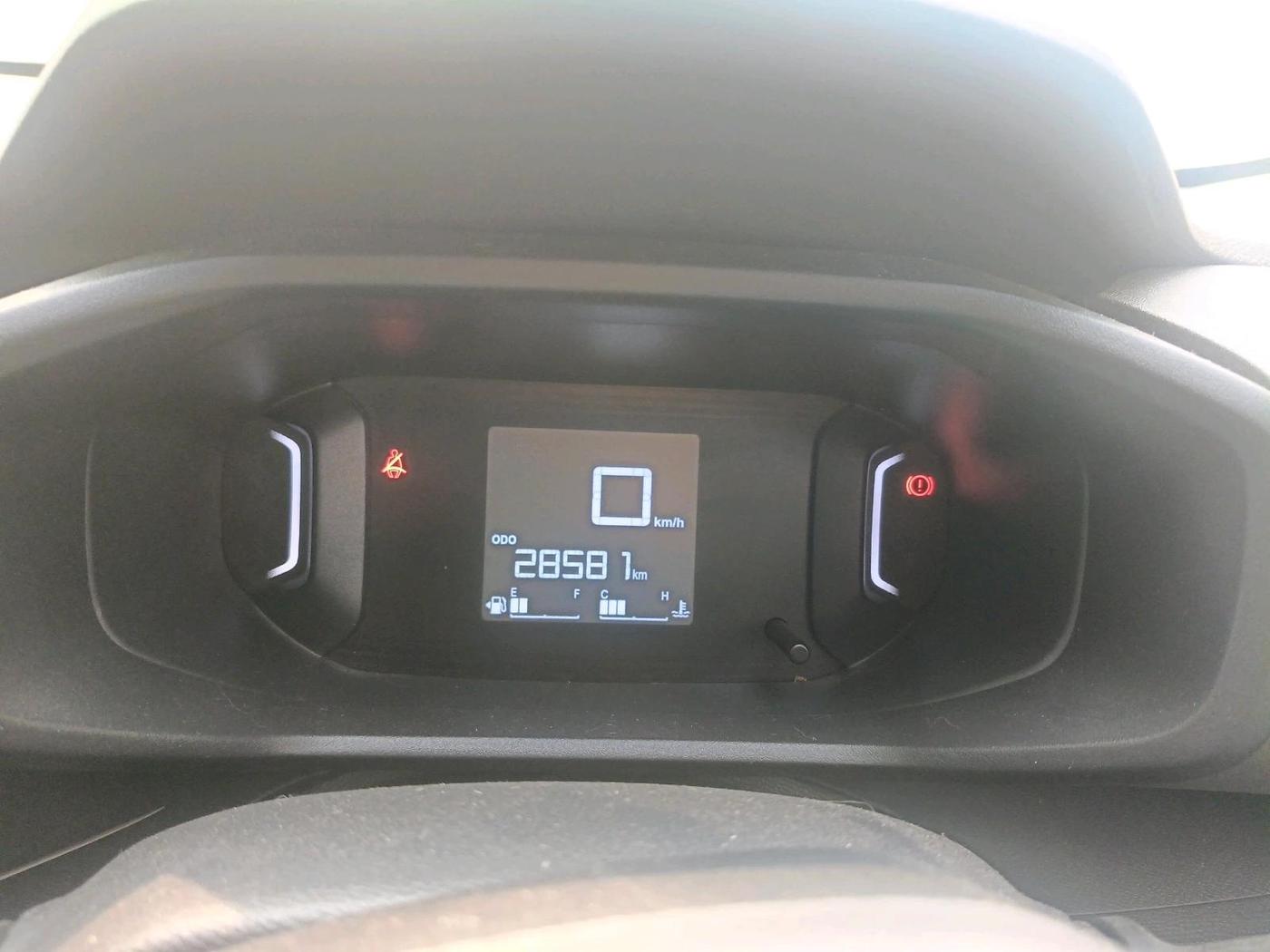 2023 CITROEN C3 FEEL 1.2, Petrol, Manual, 28,581 km, interior