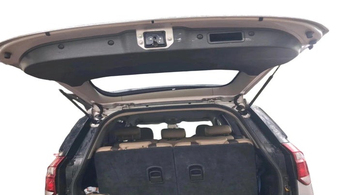 2018 Mahindra XUV500 W7, Diesel, Manual, 81,228 km, exterior