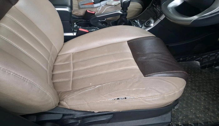 2018 Mahindra XUV500 W7, Diesel, Manual, 81,228 km, interior