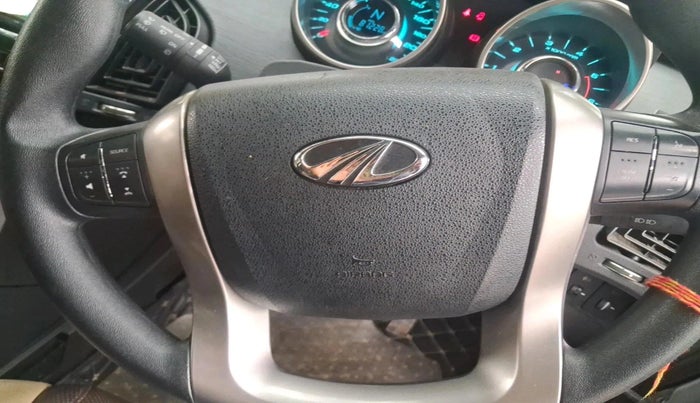 2018 Mahindra XUV500 W7, Diesel, Manual, 81,228 km, interior