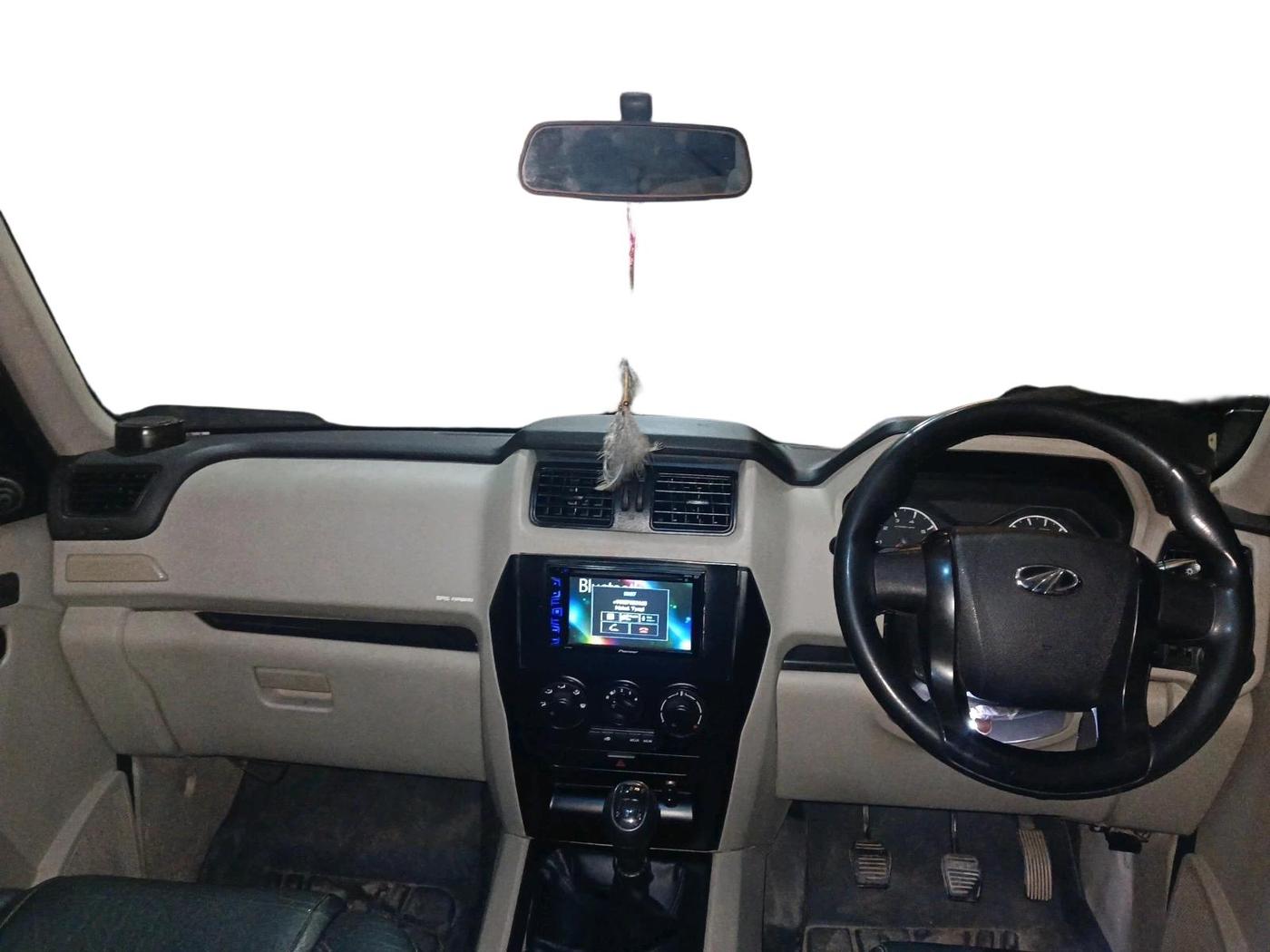 2017 Mahindra Scorpio S4 PLUS 1.99 INTELLI-HYBRID, Diesel, Manual, 66,171 km, interior