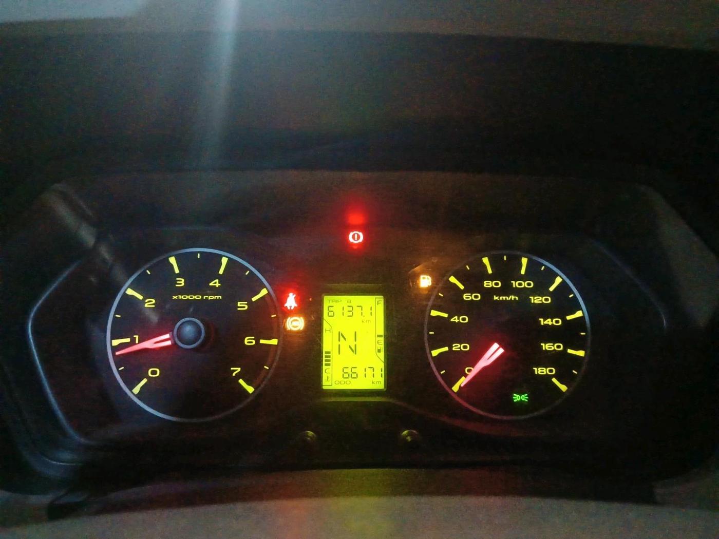 2017 Mahindra Scorpio S4 PLUS 1.99 INTELLI-HYBRID, Diesel, Manual, 66,171 km, interior