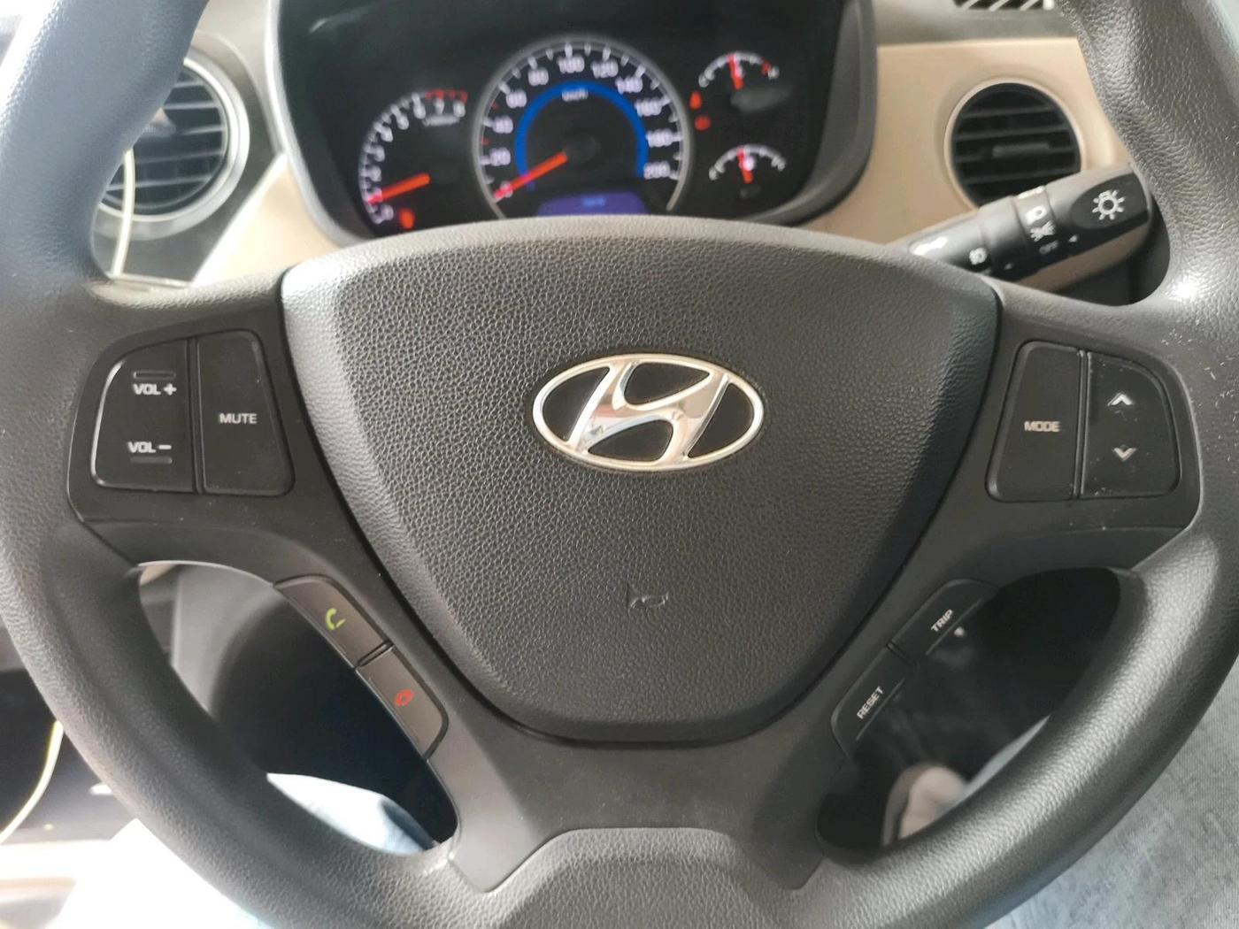 2016 Hyundai Grand i10 SPORTZ 1.2 KAPPA VTVT, Petrol, Manual, 18,569 km, interior
