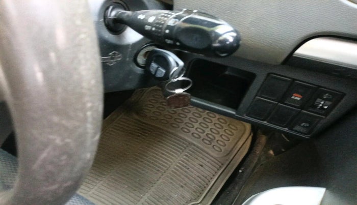 2011 Maruti Wagon R 1.0 VXI, Petrol, Manual, 96,002 km, interior