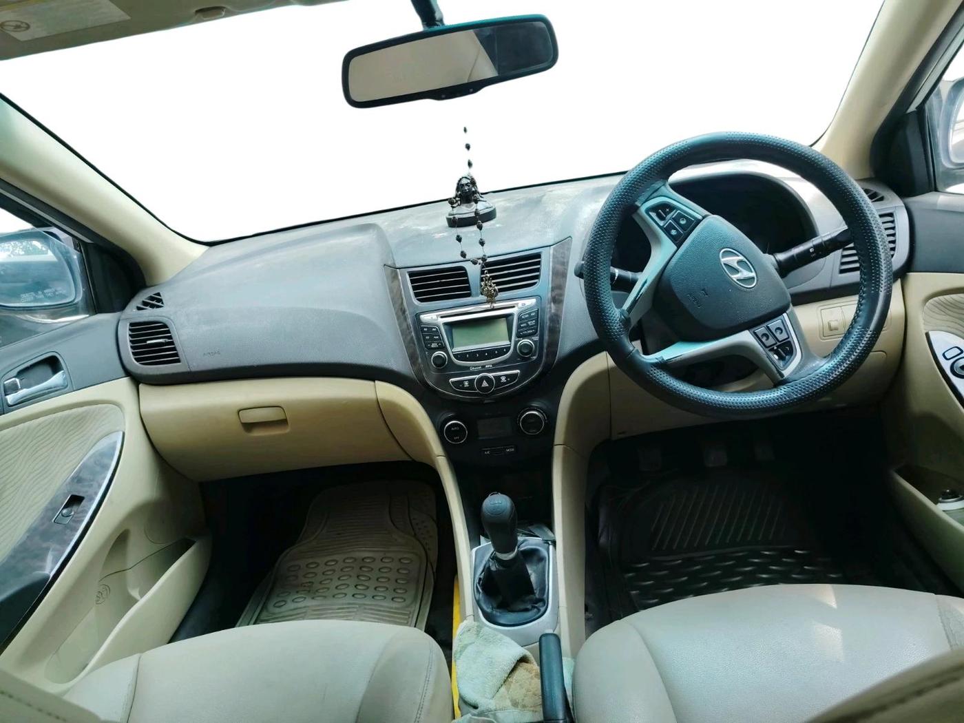 2011 Hyundai Verna FLUIDIC 1.6 VTVT SX, Petrol, Manual, 1,10,000 km, interior