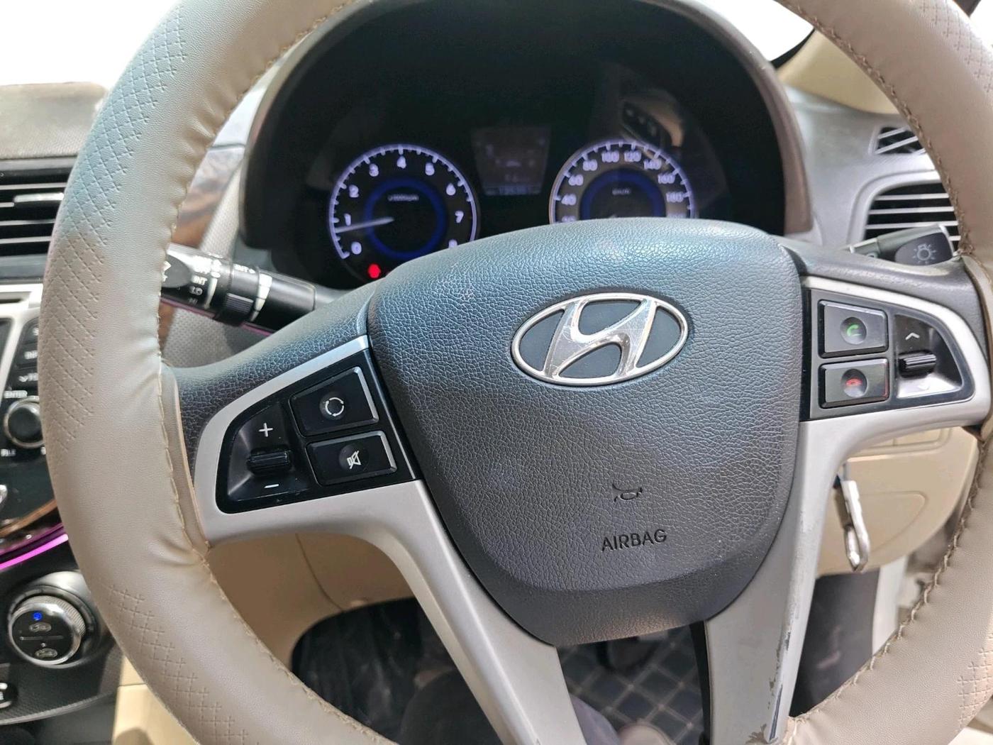 2013 Hyundai Verna FLUIDIC 1.6 VTVT SX, Petrol, Manual, 1,25,351 km, interior
