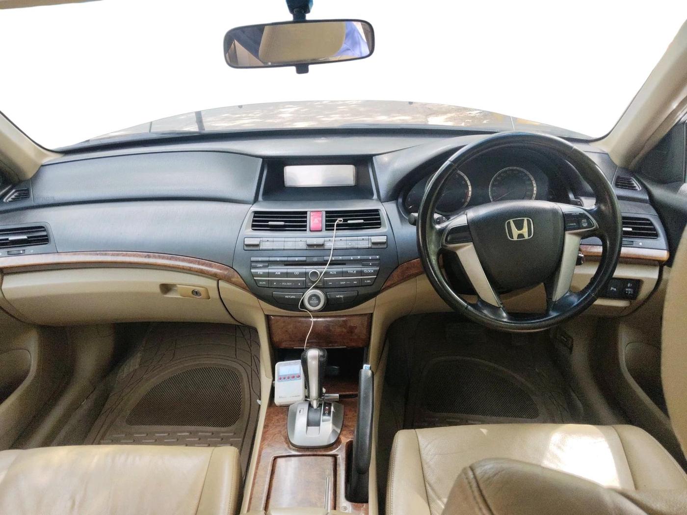 2011 Honda Accord 2.4L I-VTEC AT, Petrol, Automatic, 1,06,381 km, interior