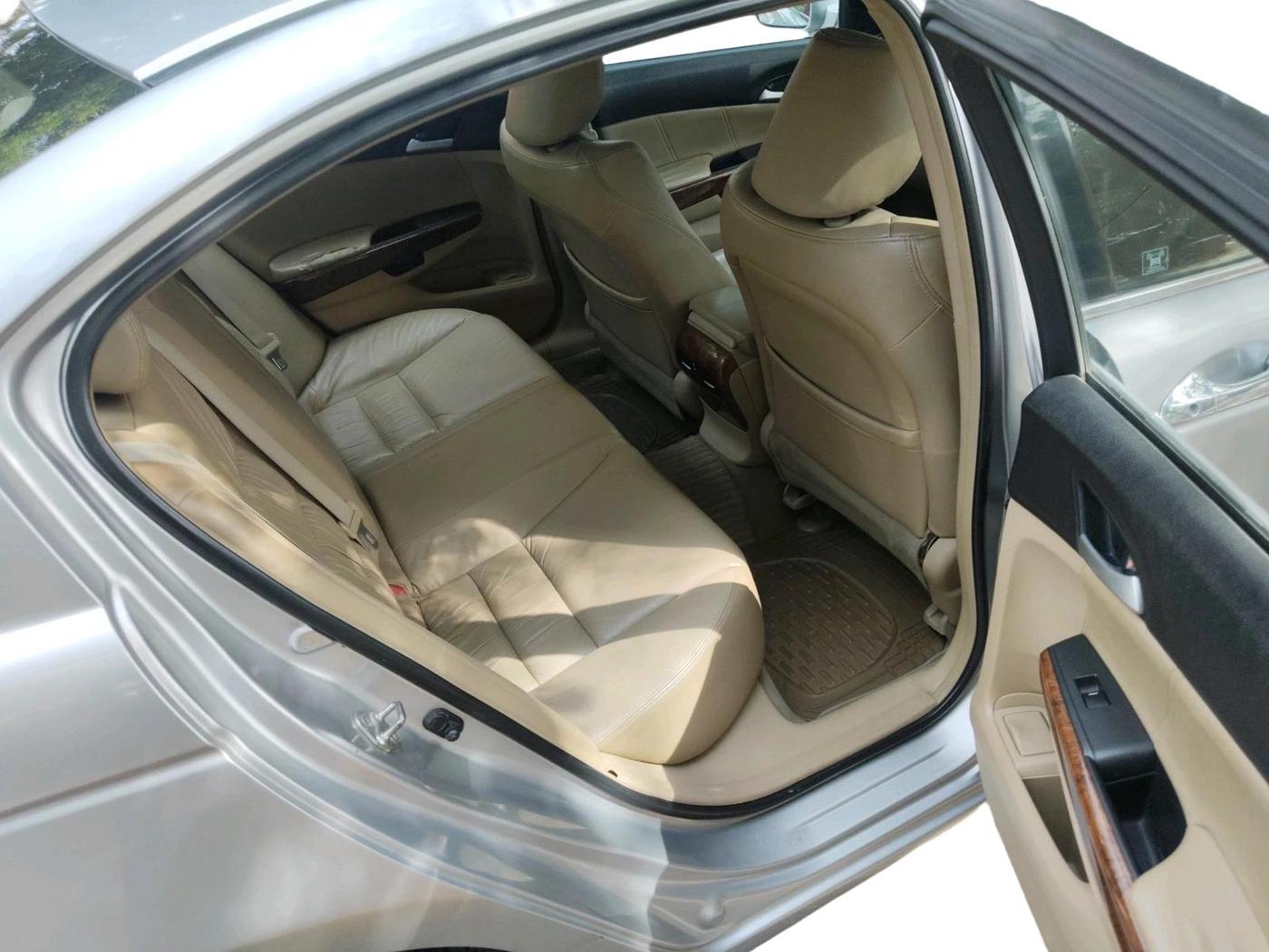 2011 Honda Accord 2.4L I-VTEC AT, Petrol, Automatic, 1,06,381 km, interior