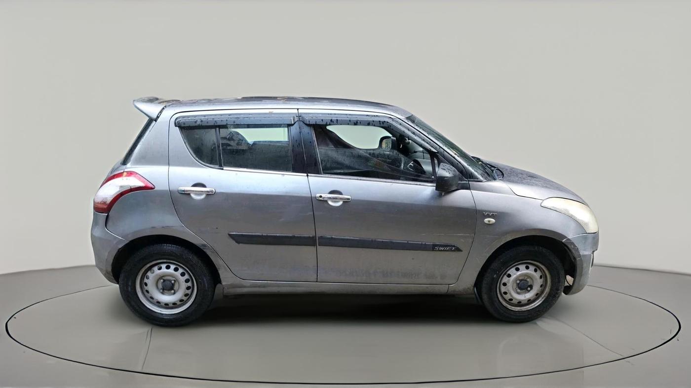 2017 Maruti Swift LXI (O), CNG, Manual, 1,39,624 km, exterior