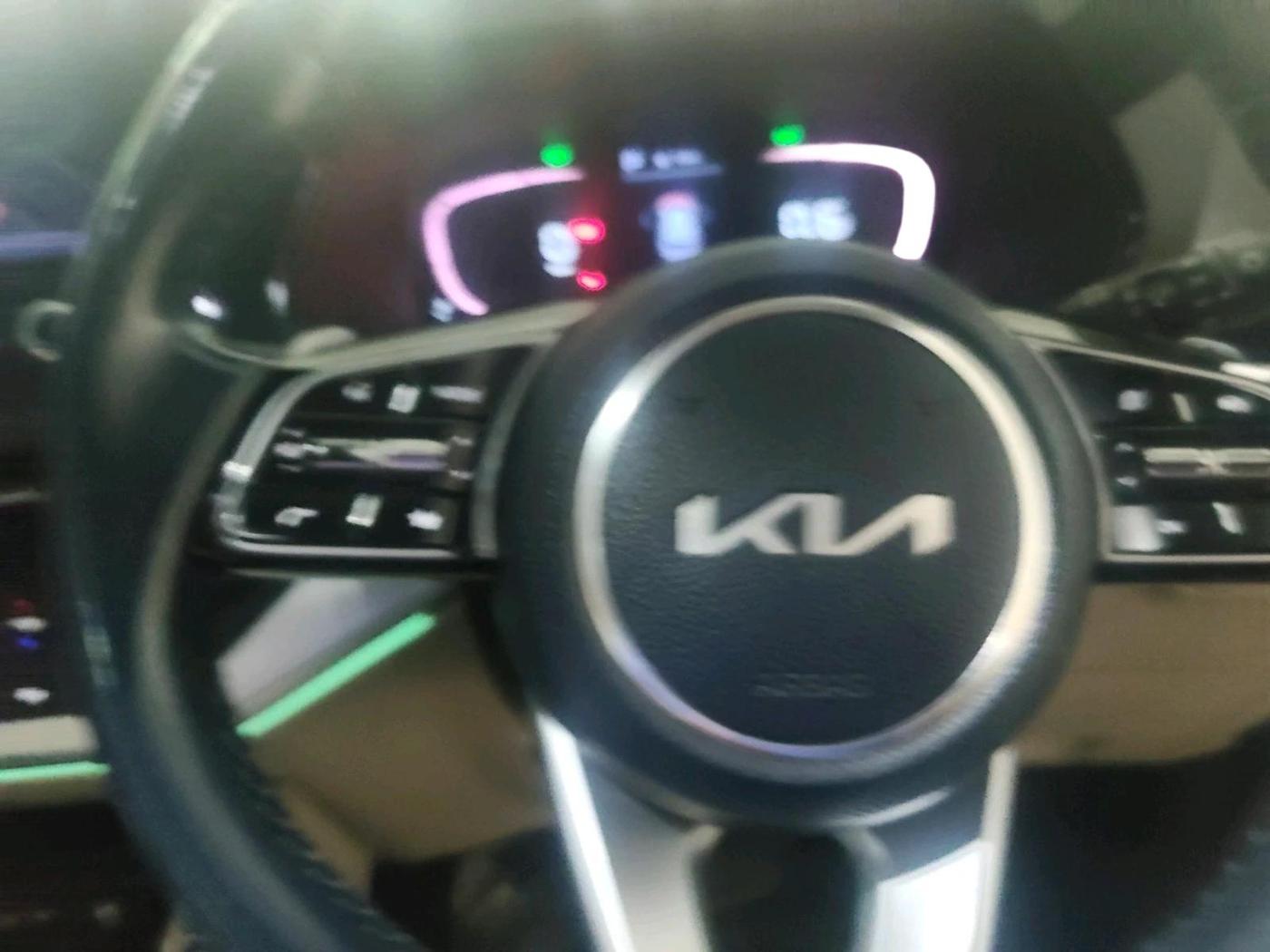 2022 KIA CARENS LUXURY PLUS 1.4 PETROL DCT 6 STR, Petrol, Automatic, 94,262 km, interior
