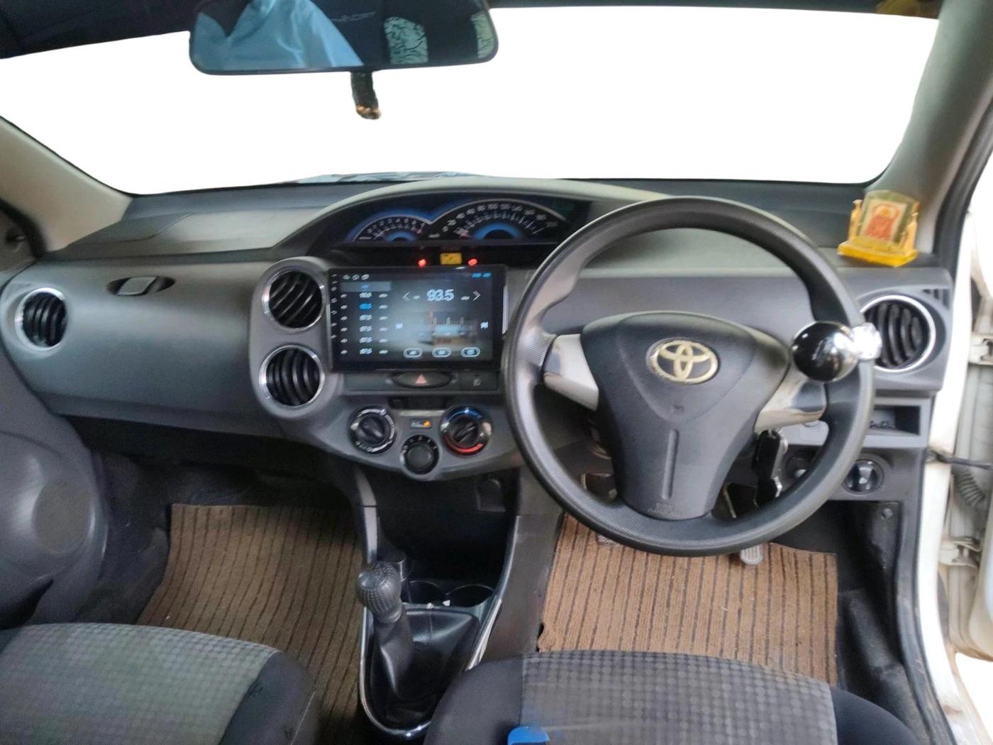 2013 Toyota Etios Liva TRD SPORTIVO PETROL, CNG, Manual, 91,000 km, interior