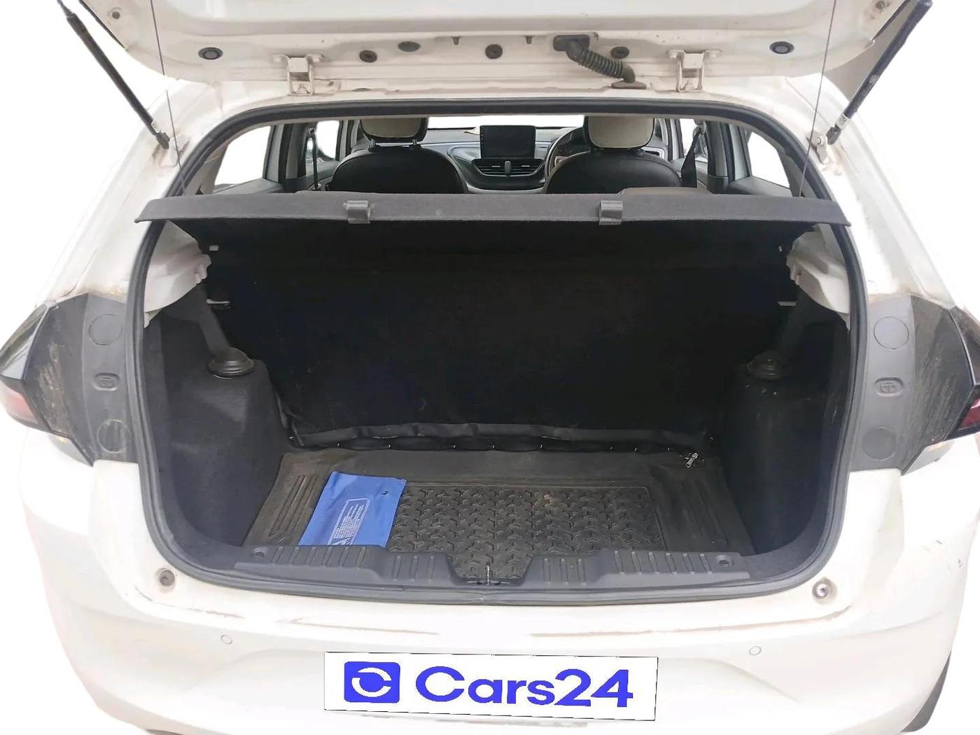 2021 Tata ALTROZ XE PETROL, Petrol, Manual, 24,657 km, exterior
