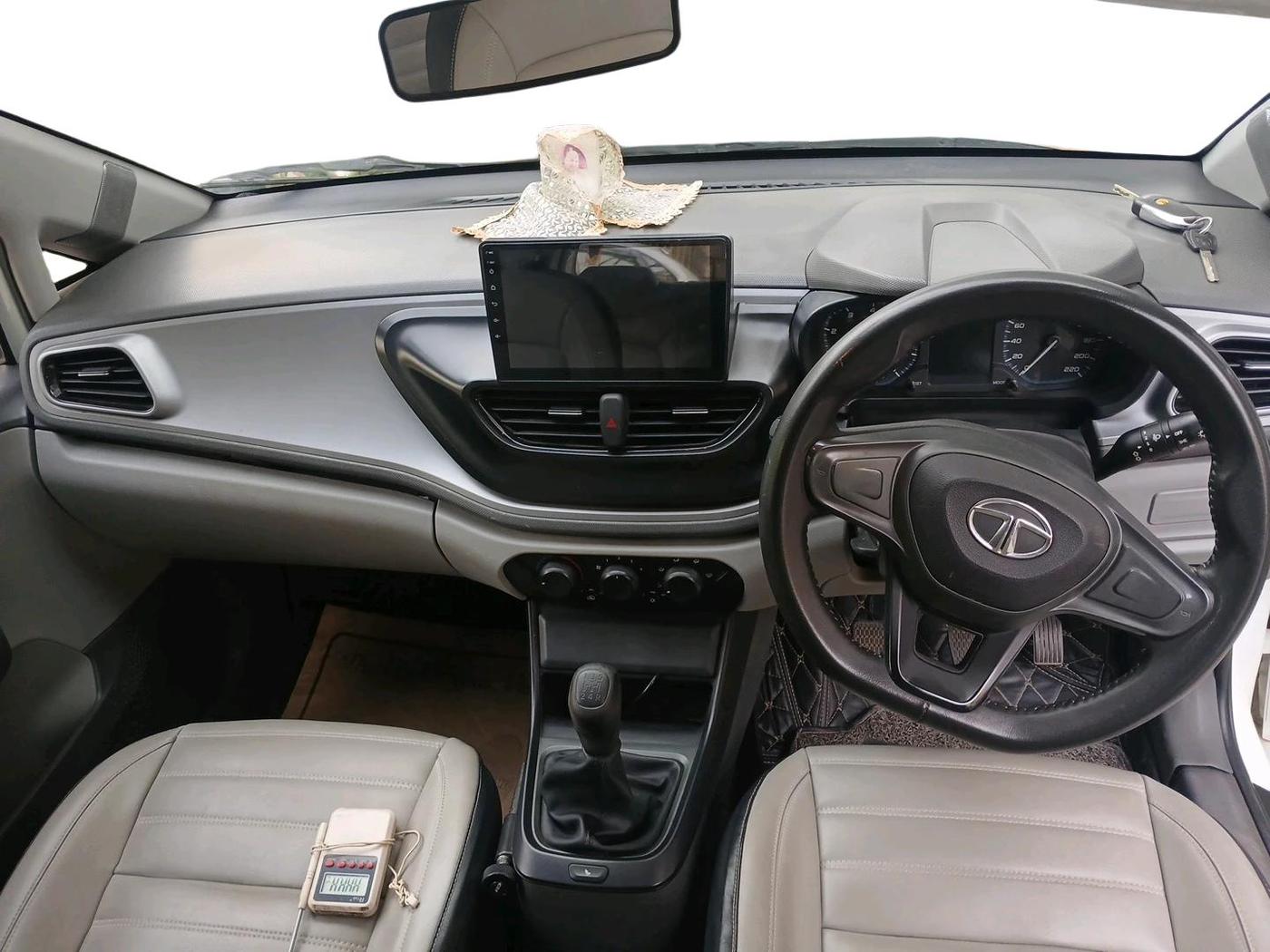 2021 Tata ALTROZ XE PETROL, Petrol, Manual, 24,657 km, interior