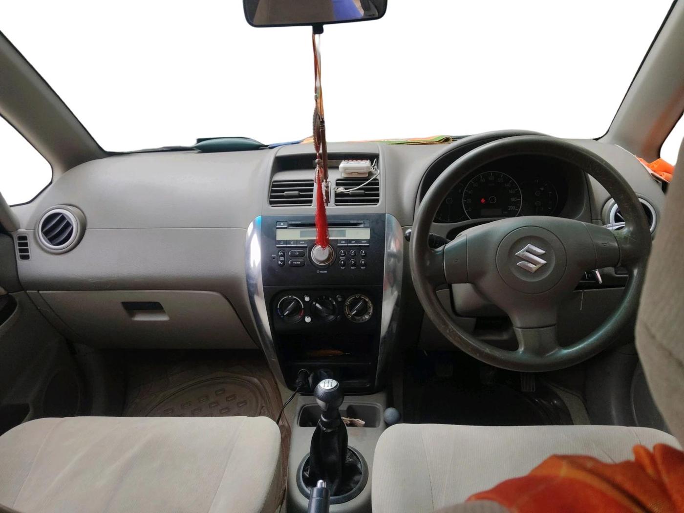 2011 Maruti SX4 VXI, CNG, Manual, 1,52,517 km, interior
