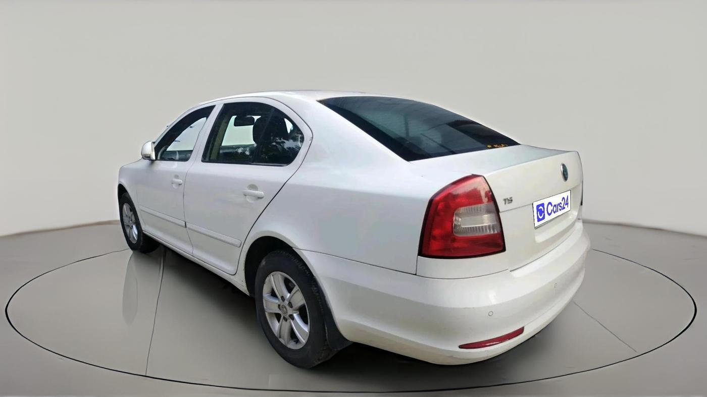 2011 Skoda Laura AMBIENTE 1.8 TSI, Petrol, Manual, 34,932 km, exterior