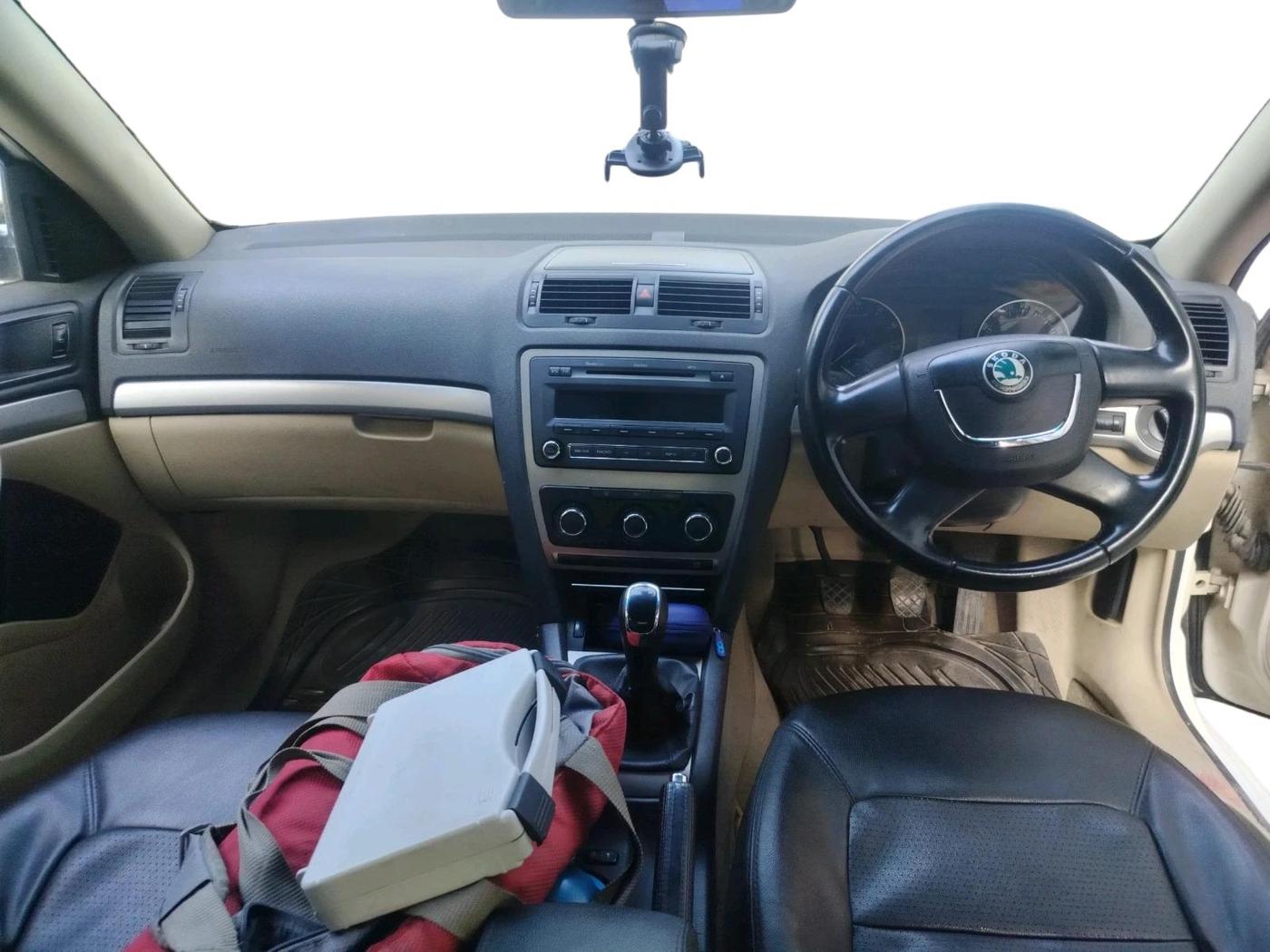 2011 Skoda Laura AMBIENTE 1.8 TSI, Petrol, Manual, 34,932 km, interior